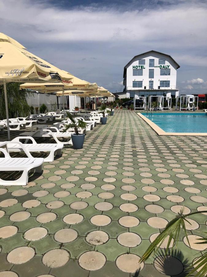 Hotel Daly Ploieşti Exterior foto