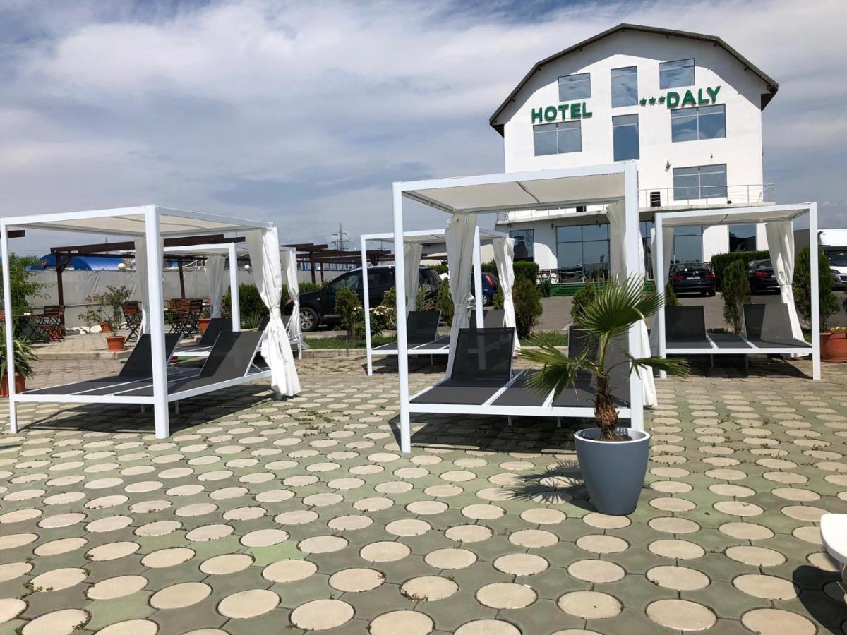 Hotel Daly Ploieşti Exterior foto