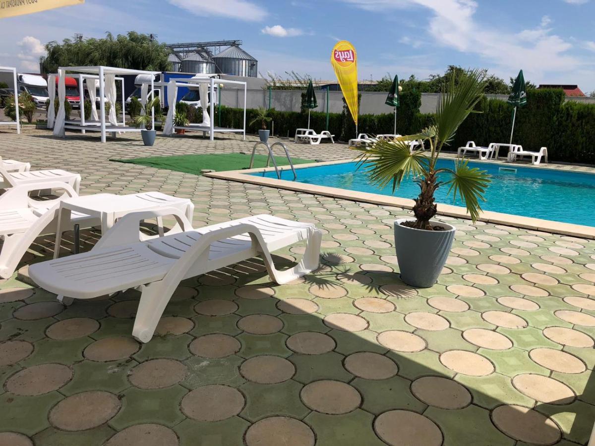 Hotel Daly Ploieşti Exterior foto