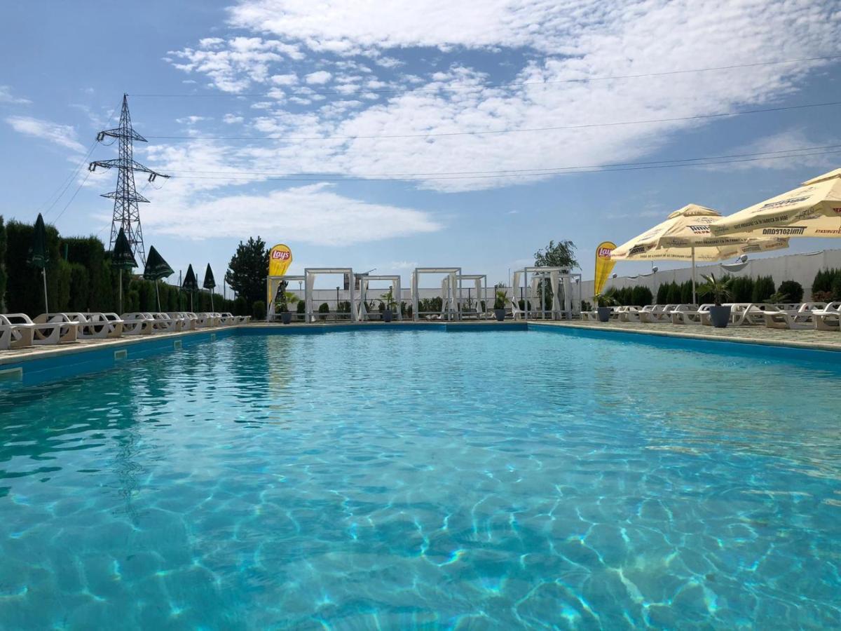 Hotel Daly Ploieşti Exterior foto