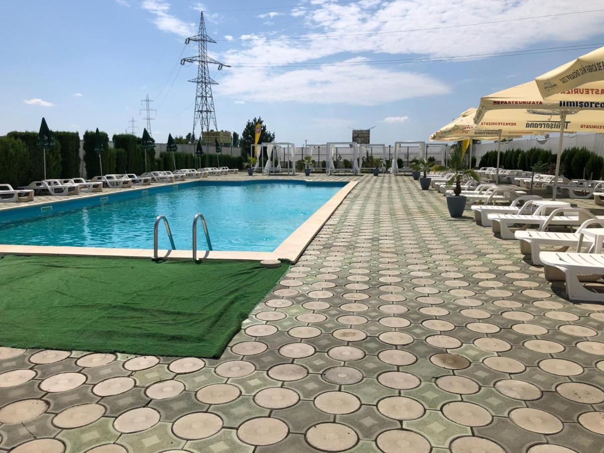 Hotel Daly Ploieşti Exterior foto