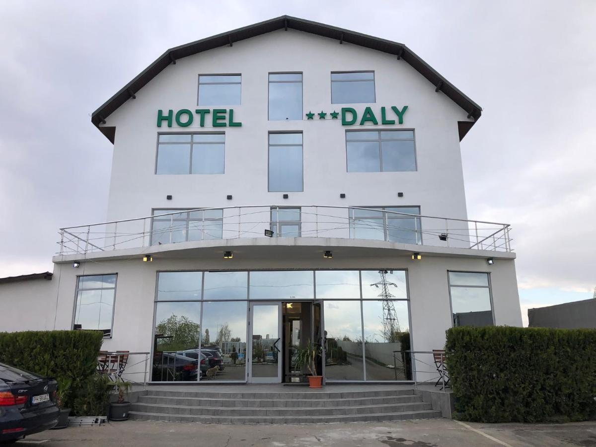 Hotel Daly Ploieşti Exterior foto
