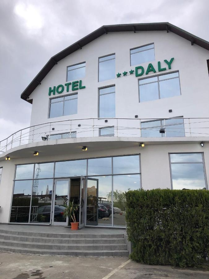 Hotel Daly Ploieşti Exterior foto
