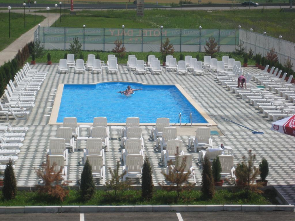 Hotel Daly Ploieşti Exterior foto